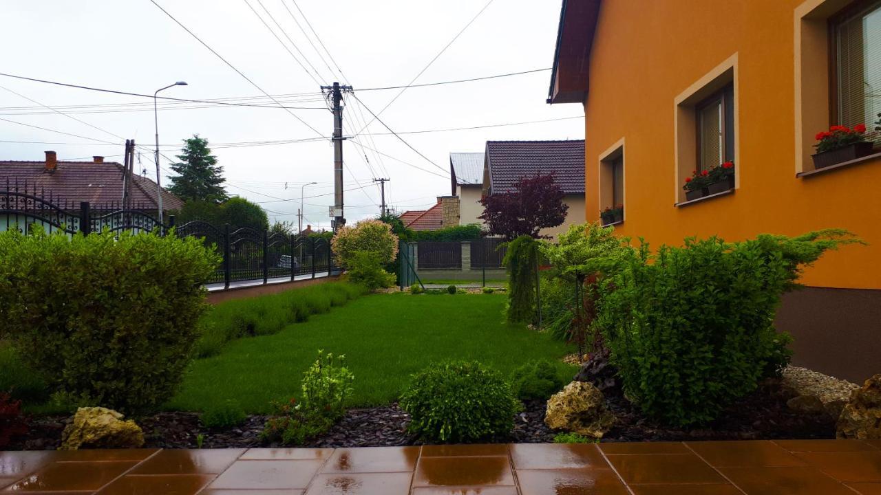 Gasthaus Privat Velvet Turčianske Teplice Exterior foto
